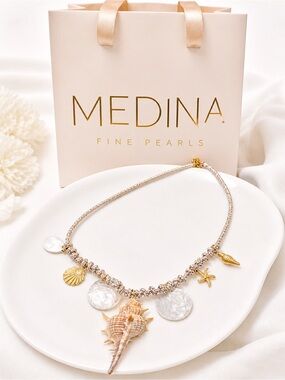 Medina fine pearls shell charm necklace